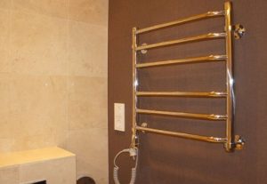 Установка электрического полотенцесушителя в ванной в Северодвинске